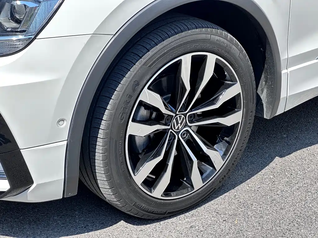 Volkswagen Tiguan L 2021 — фото 10