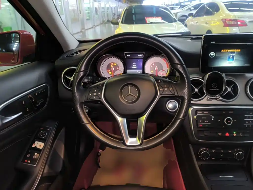 Mercedes-Benz GLA 2016 — фото 11