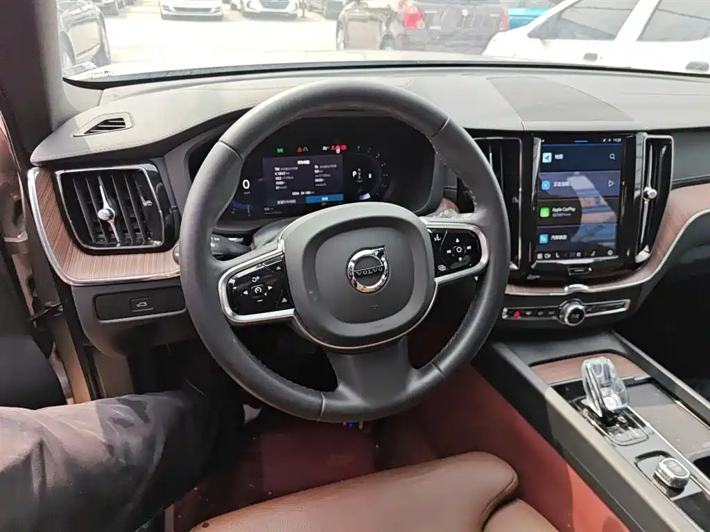 Volvo XC60 2023 — фото 6