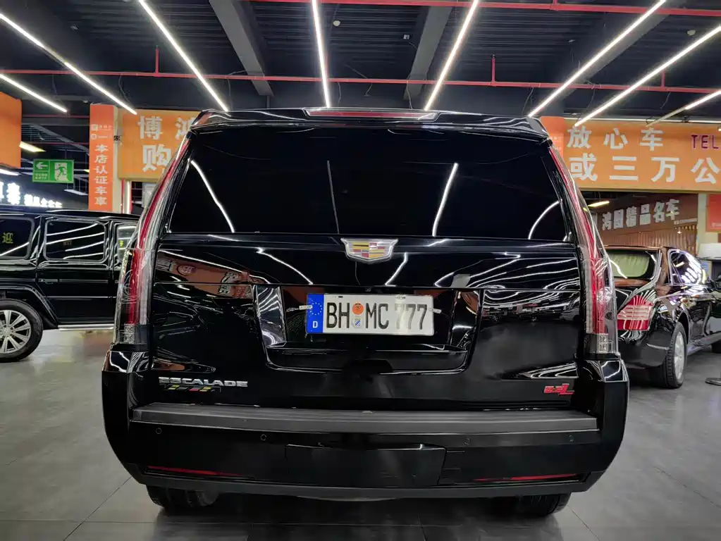 Cadillac Escalade 2017 — фото 16