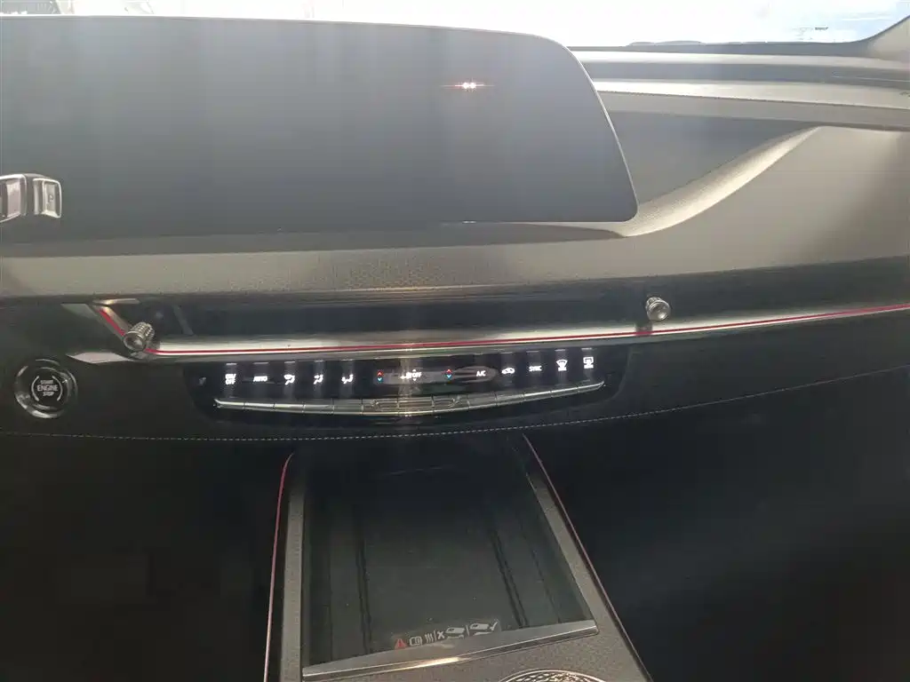 Cadillac XT5 2025 — фото 9