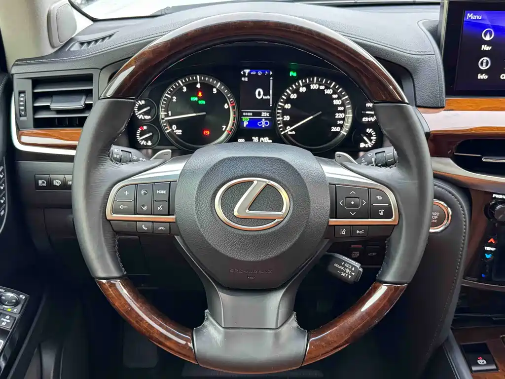 Lexus LX 2017 — фото 14