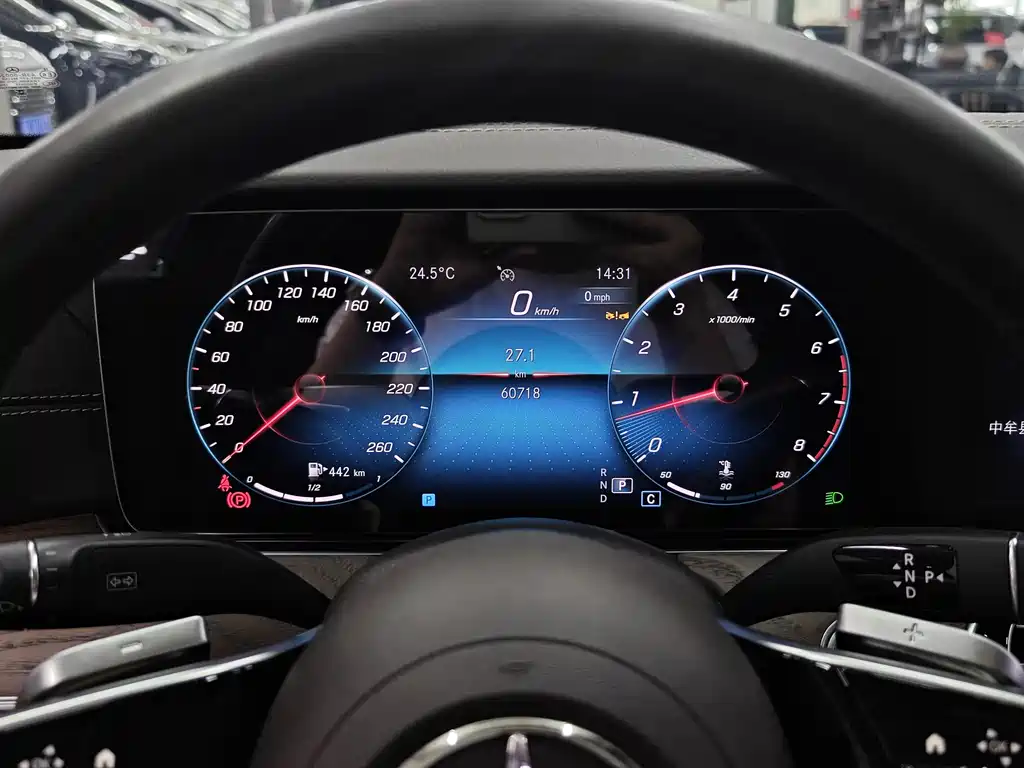 Mercedes-Benz E-Class 2023 — фото 11