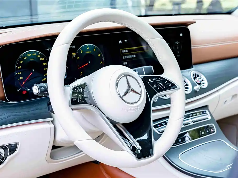 Mercedes-Benz E-Class 2023 — фото 12