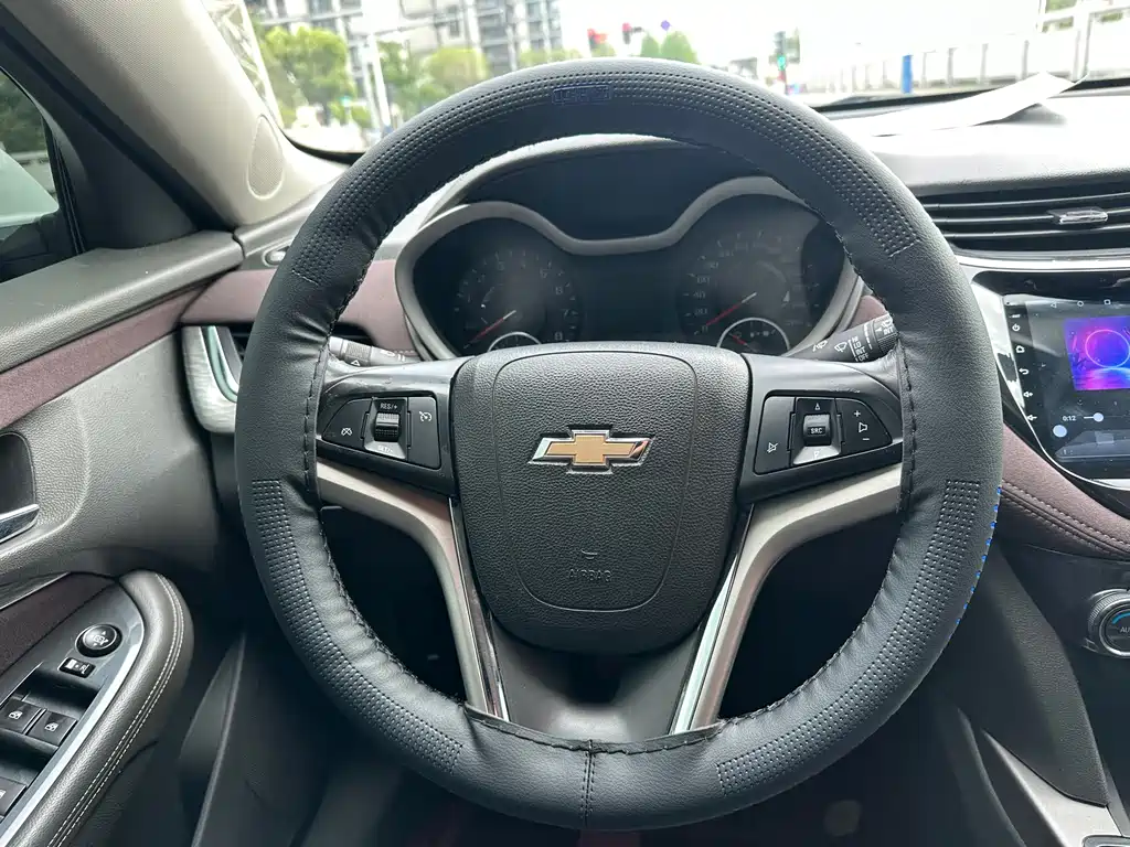 Chevrolet Malibu 2018 — фото 15