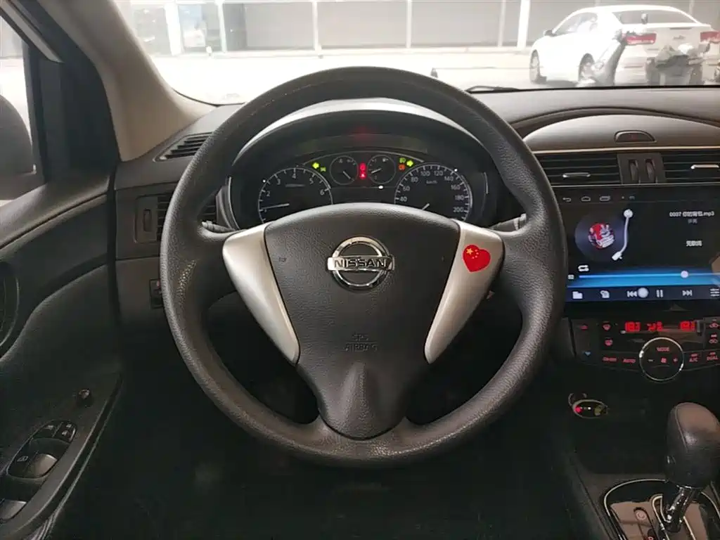 Nissan Tiida 2014 — фото 11