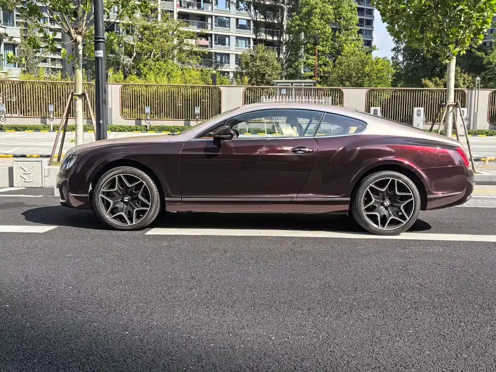 Bentley Continental 2010 — фото 2