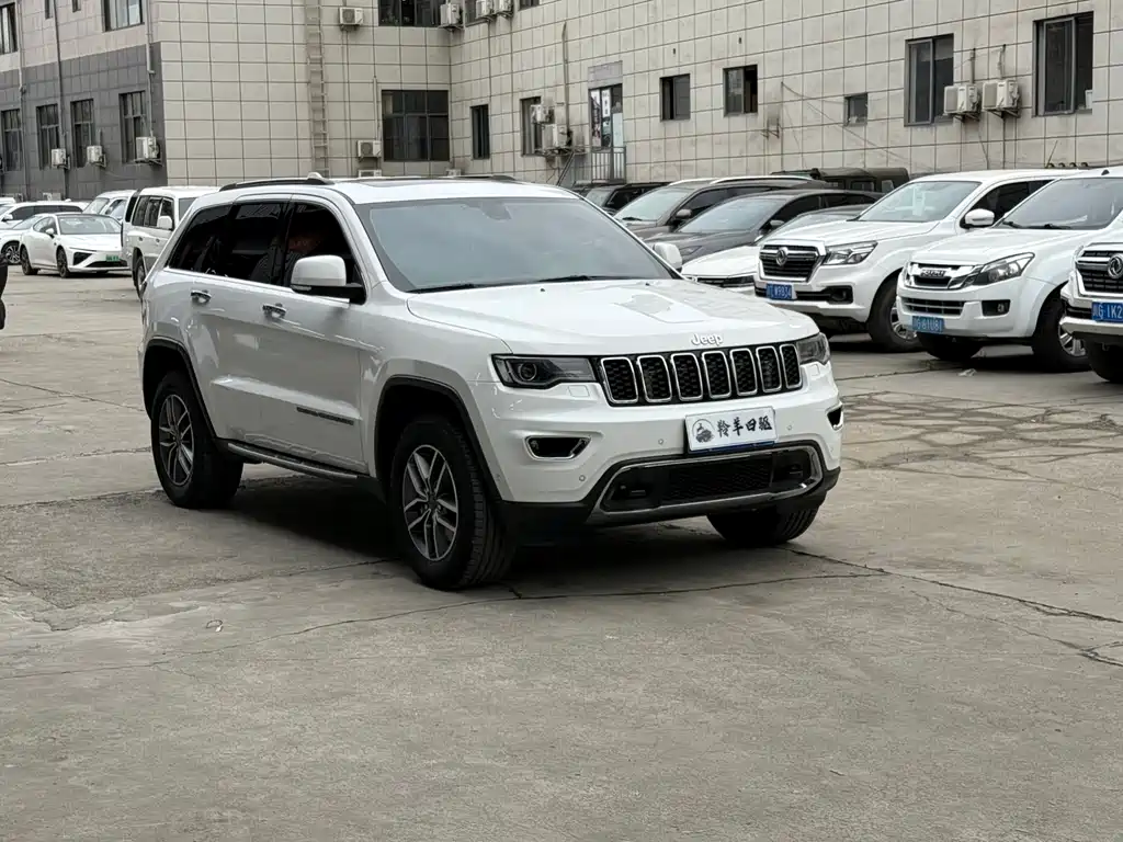 Jeep Grand Cherokee 2022 — фото 3