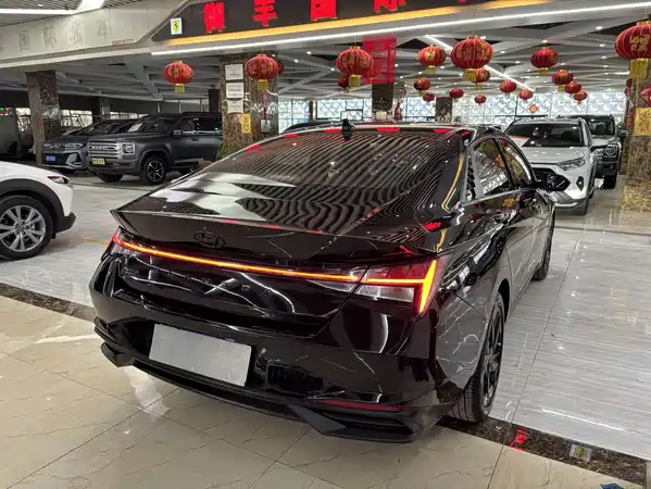 Hyundai Elantra 2022