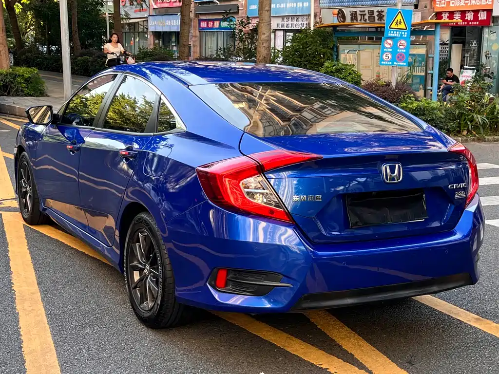 Honda Civic 2021 — фото 19