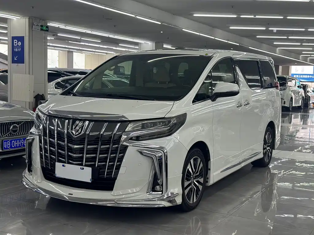 Toyota Alphard 2017 — фото 1