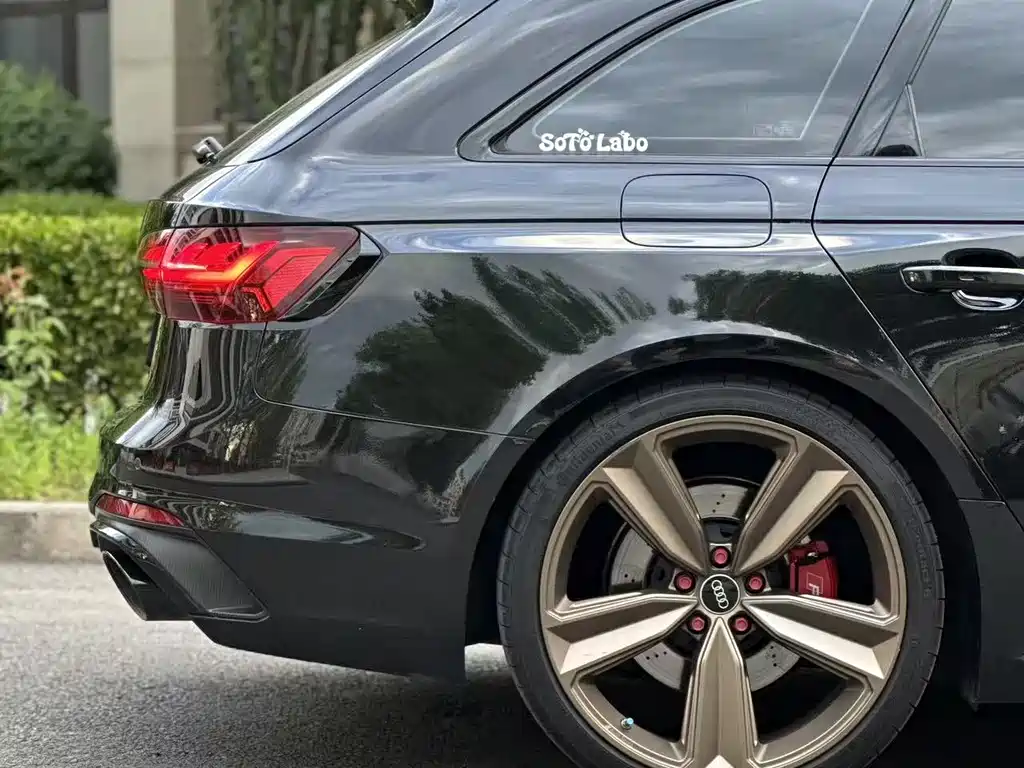 Audi RS 4 2023 — фото 8