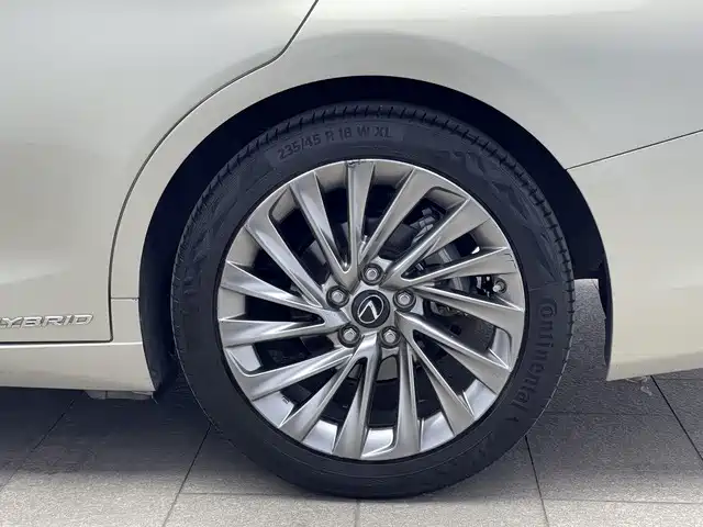 Lexus ES 2020 — фото 12
