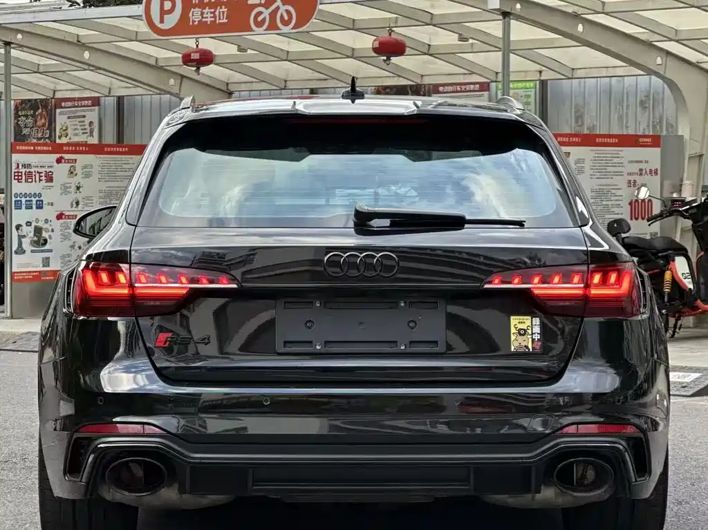 Audi RS 4 2023 — фото 9