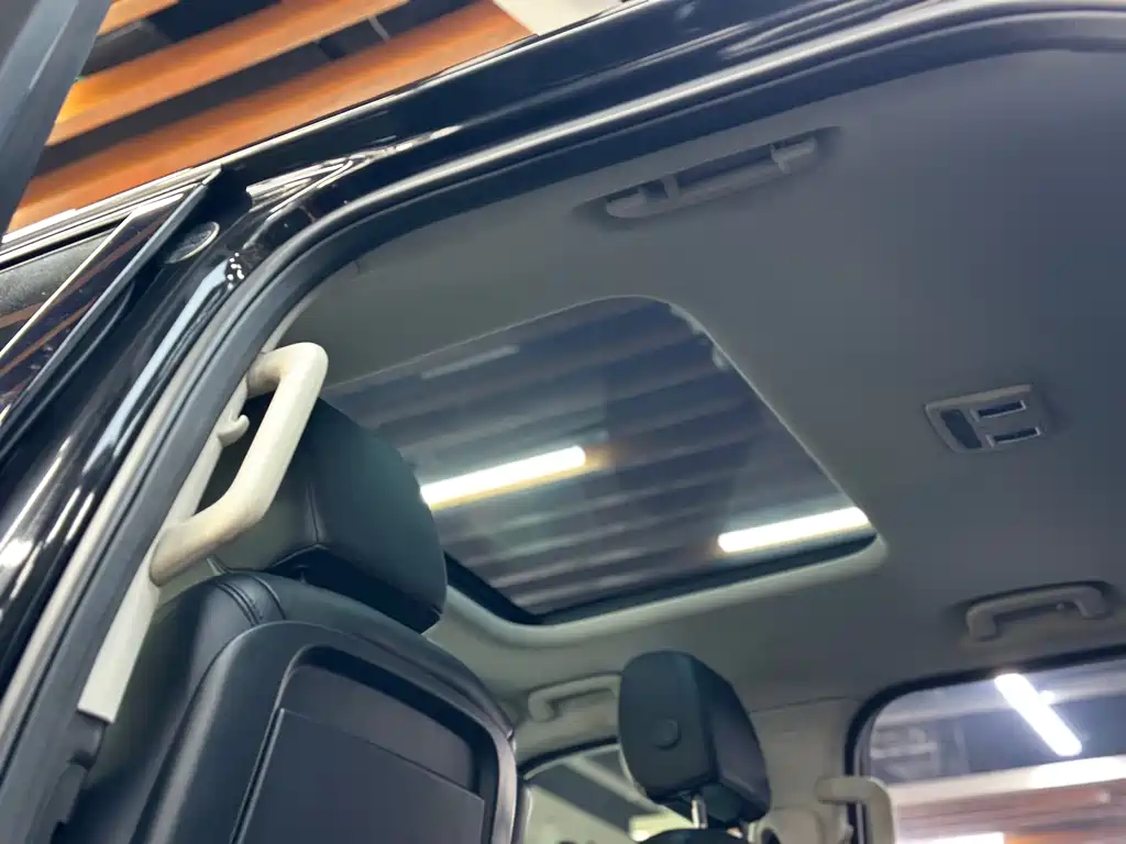 Land Rover Discovery 2018 — фото 18