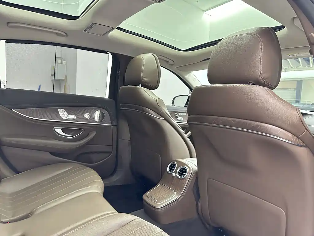 Mercedes-Benz E-Class 2022 — фото 15