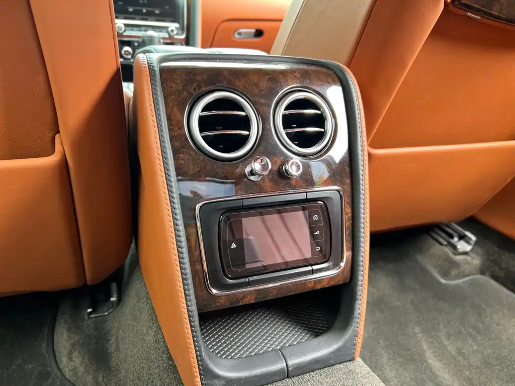 Bentley Flying Spur 2016 — фото 16