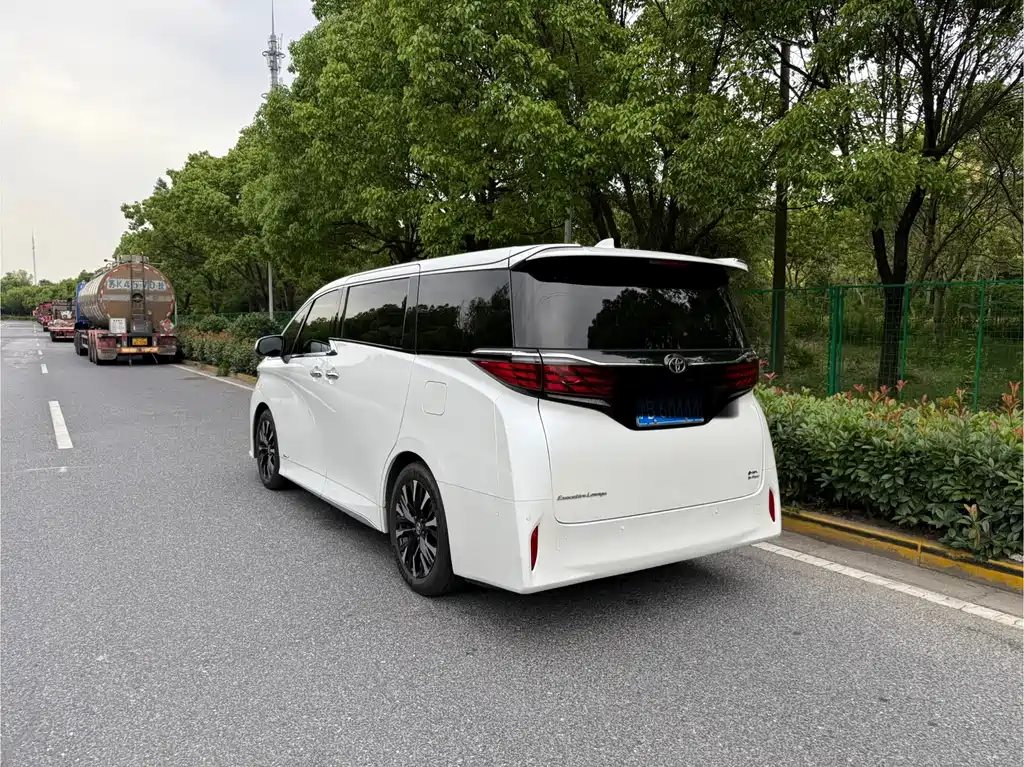 Toyota Alphard 2024 — фото 5