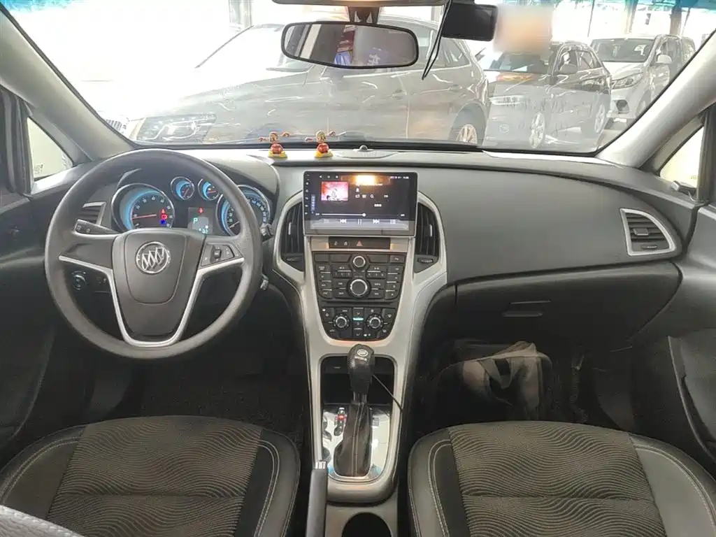 Buick Excelle 2015 — фото 10