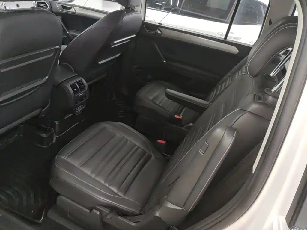 Volkswagen Touran 2018 — фото 13