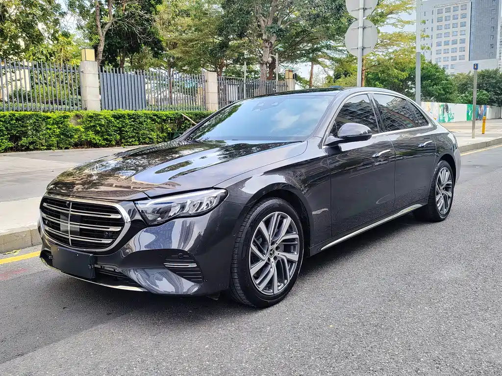 Mercedes-Benz E-Class 2025 — фото 1