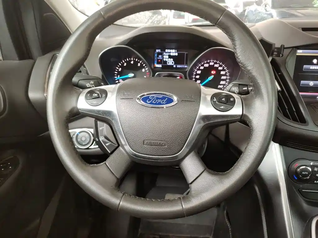 Ford Kuga 2016 — фото 6