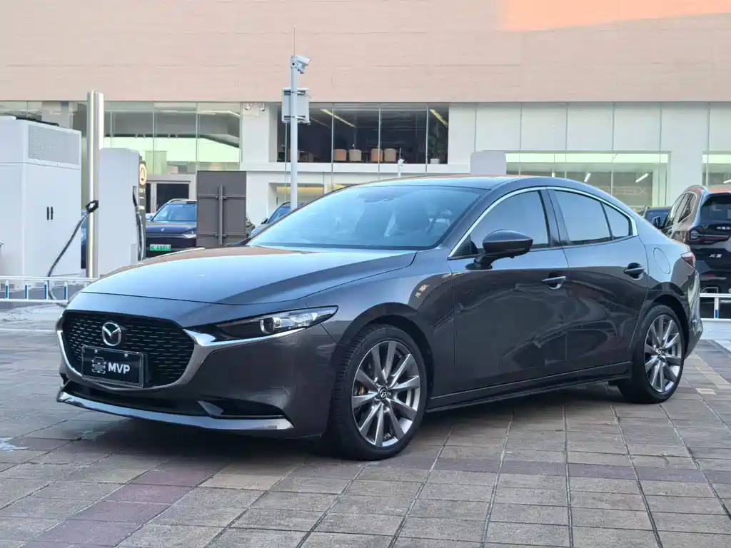 Mazda 3 Axela 2022 — фото 1