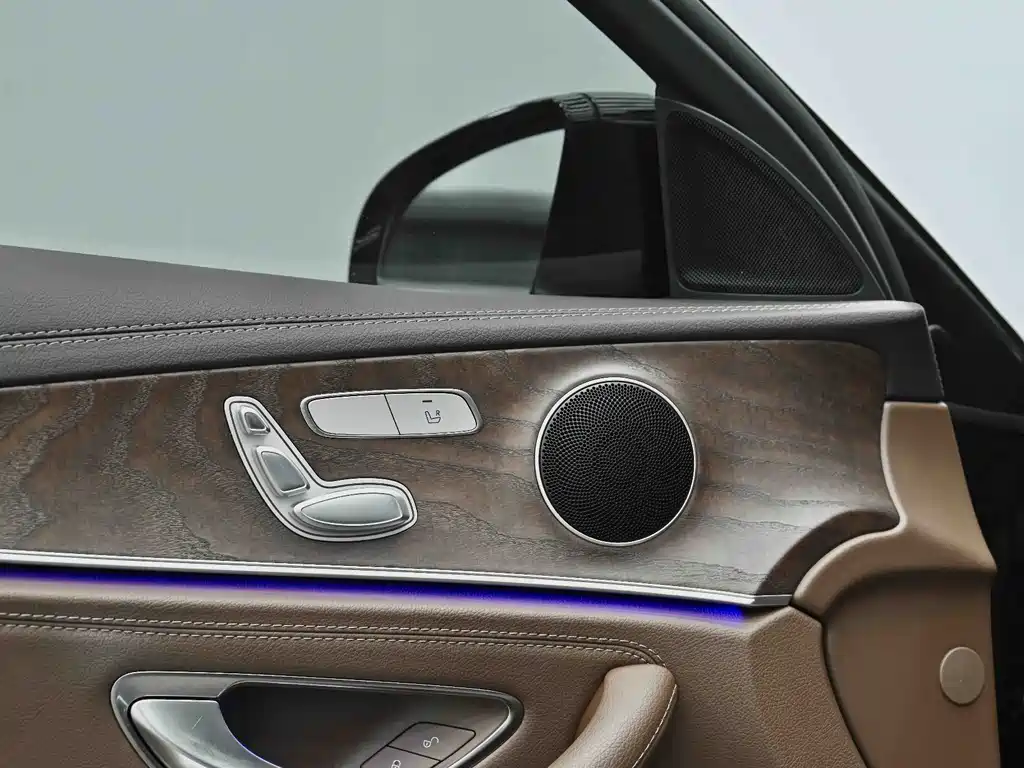 Mercedes-Benz E-Class 2022 — фото 24