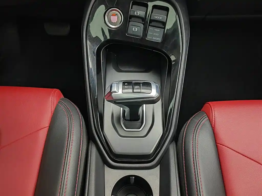 Haval H2s 2016 — фото 13
