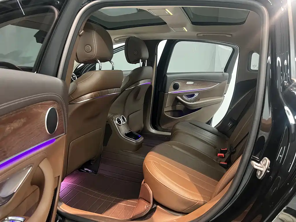 Mercedes-Benz E-Class 2022 — фото 10