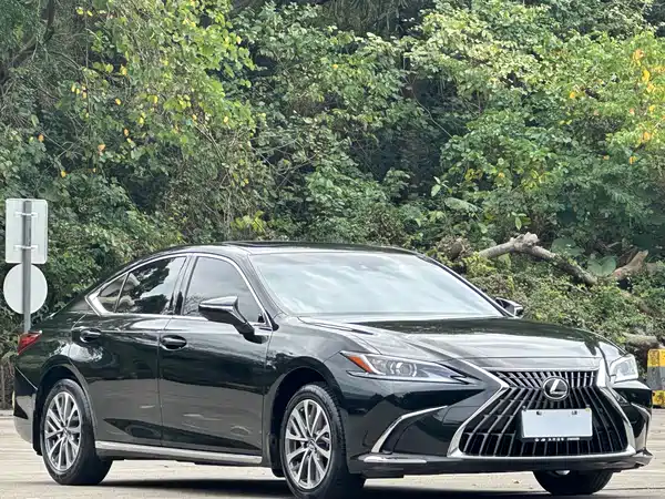 Lexus ES 2024
