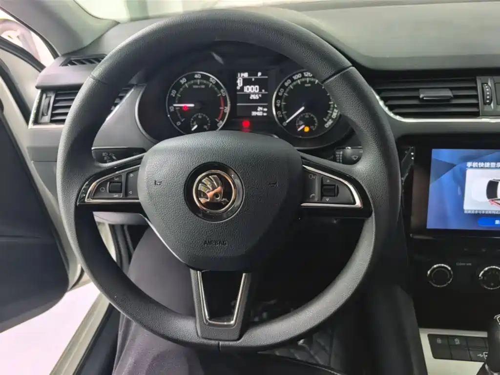 Skoda Octavia 2021 — фото 11