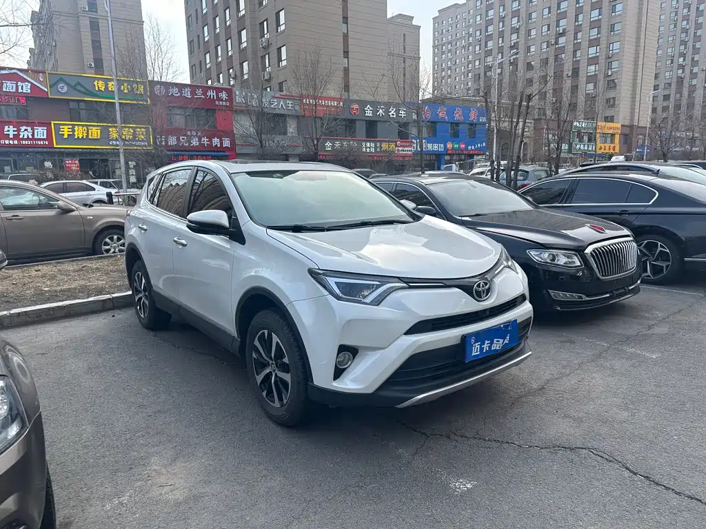 Toyota RAV4 2019 — фото 3