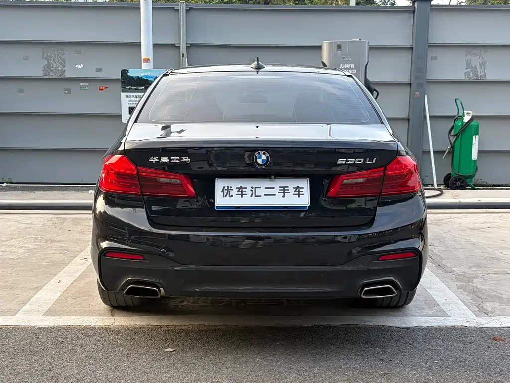 BMW 5 Series 2019 — фото 22