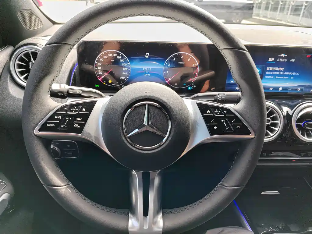 Mercedes-Benz GLB 2024 — фото 10