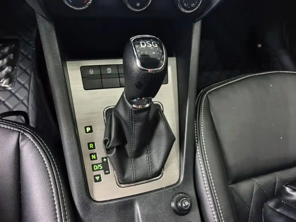Skoda Octavia 2021 — фото 14
