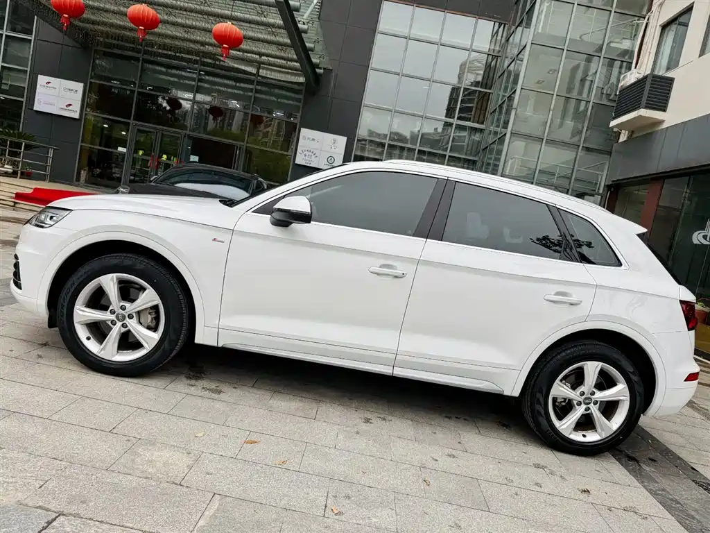 Audi Q5L 2021 — фото 8