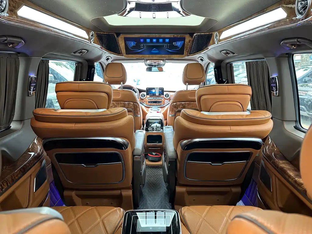 Mercedes-Benz V-Class 2025 — фото 16