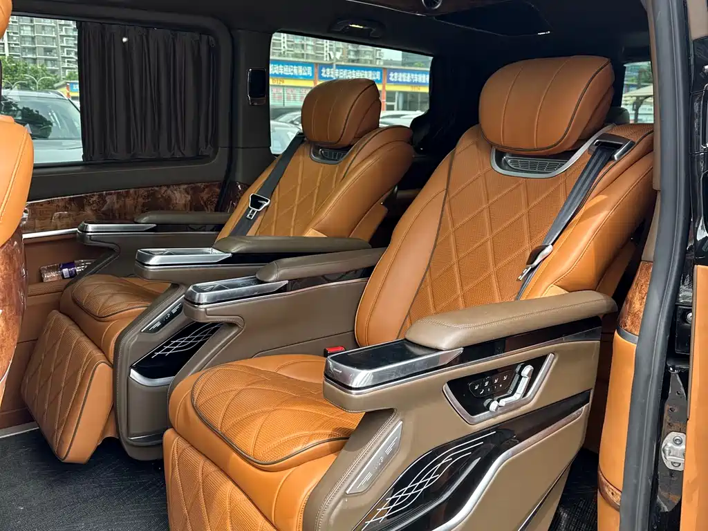 Mercedes-Benz V-Class 2025 — фото 11