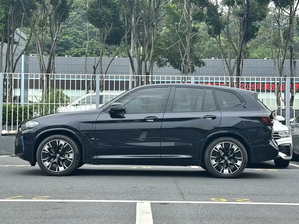 BMW iX3 2022