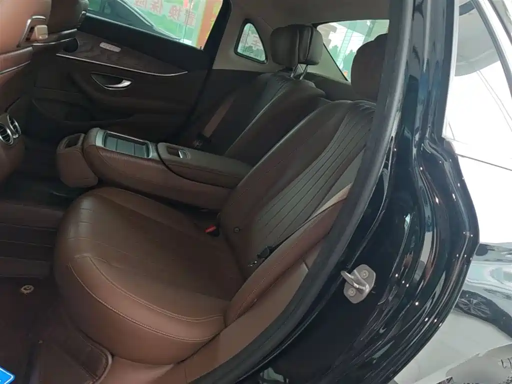 Mercedes-Benz E-Class 2020 — фото 17