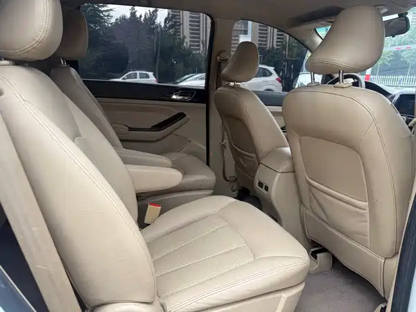 Baojun 730 2015