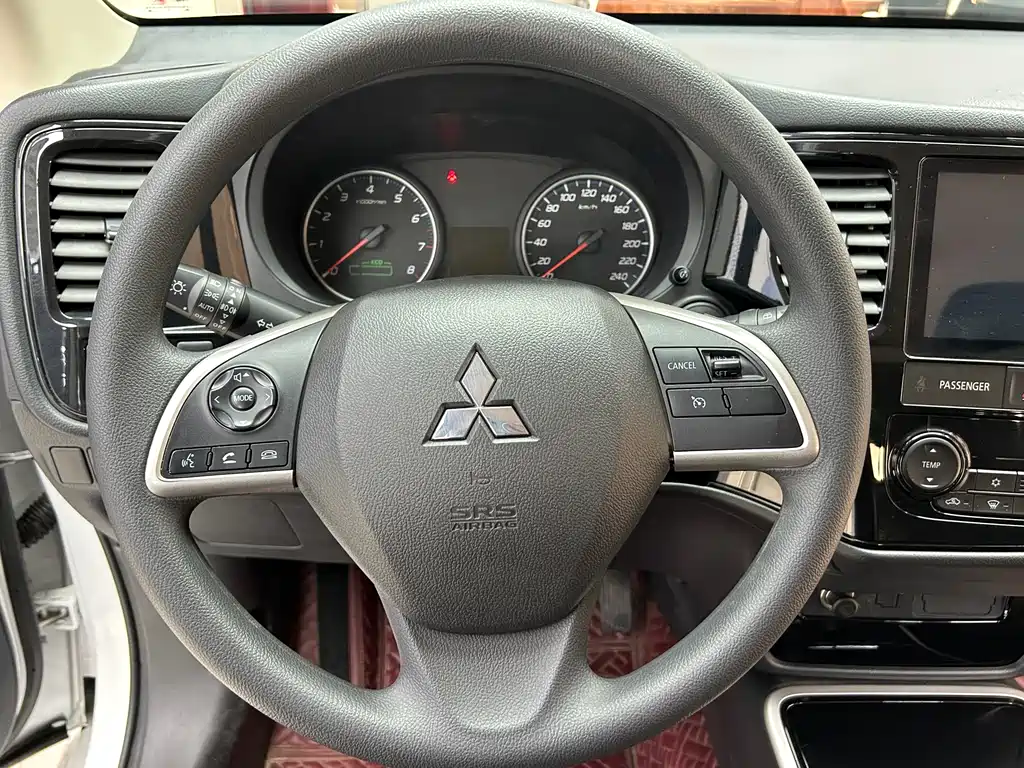 Mitsubishi Outlander 2022 — фото 12