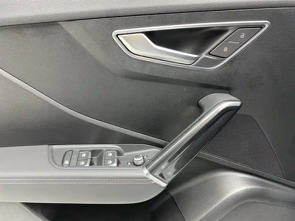 Audi Q2L 2023 — фото 23