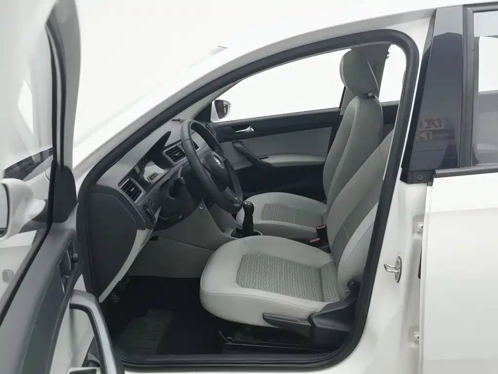 Skoda Rapid 2016 — фото 10