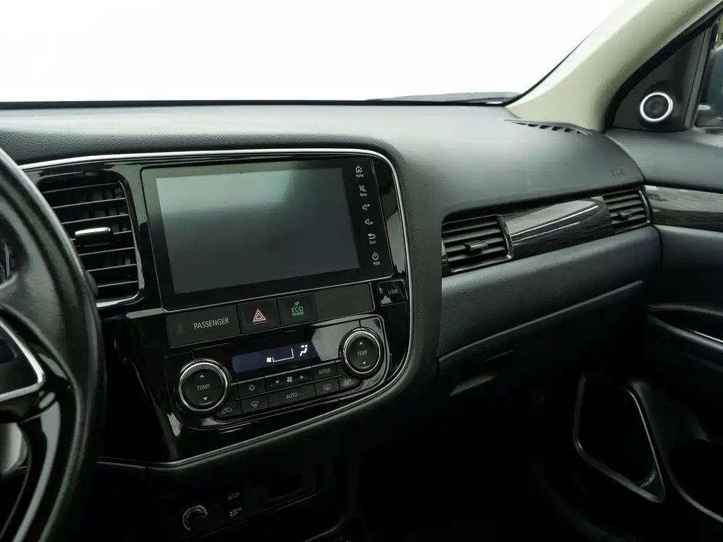 Mitsubishi Outlander 2019 — фото 10