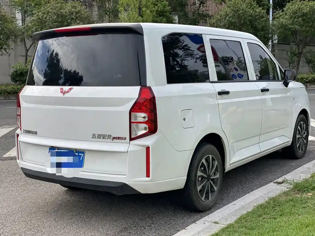 Wuling Hongguang PLUS 2023