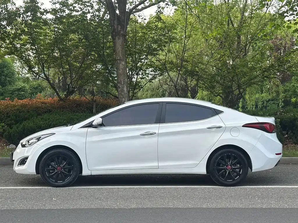 Hyundai Elantra Langdong 2018 — фото 4
