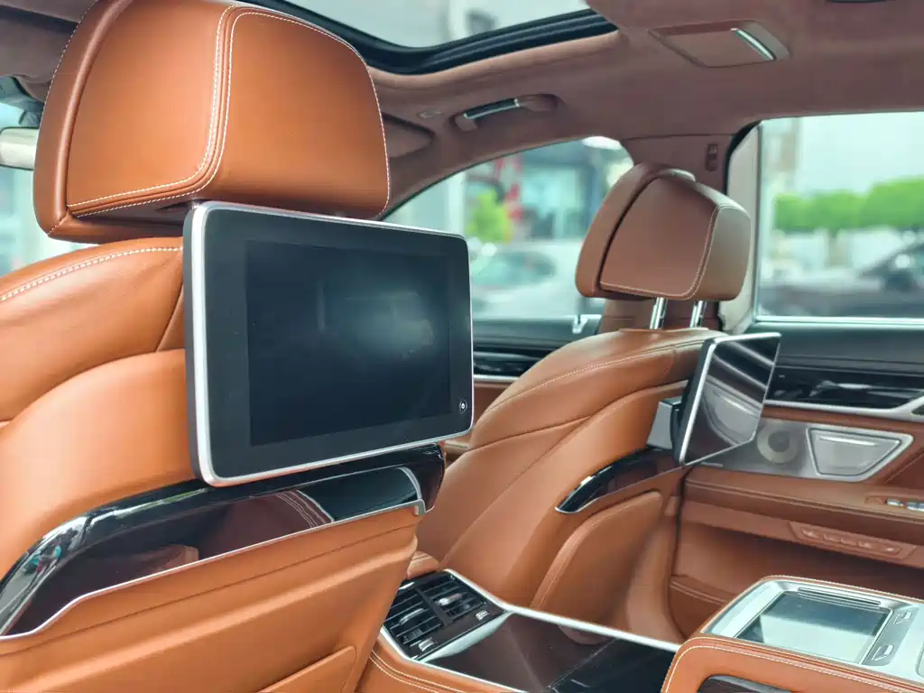 BMW 7 Series 2018 — фото 12