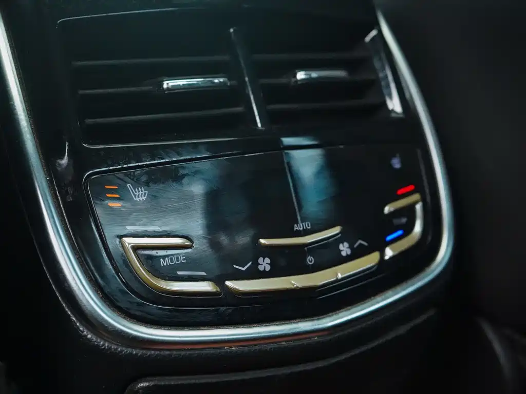 Cadillac XTS 2013 — фото 22